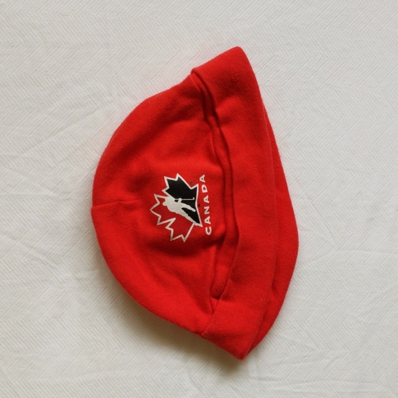 hockey canada red baby hat 6 months - Picture 1 of 4